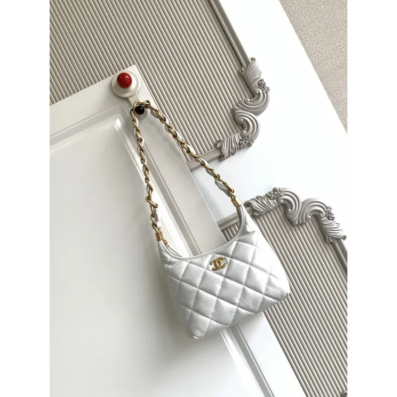 Chanel 4922 Quilted Mini Hobo Bag in Crinkled Lambskin Size 22.5x19.5x8.5CM #A62916