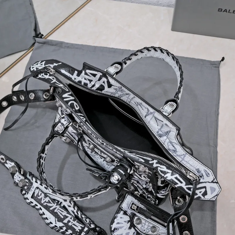 Good Quality Balenciaga Designer Bag - Edgy Graffiti Style #A46203 Good Quality Balenciaga Designer Bag - Edgy Graffiti Style #A46203