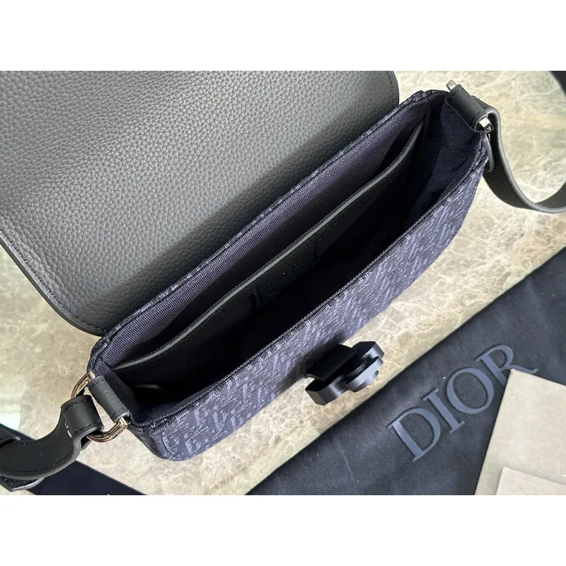 D-ior Blue Denim Oblique Pattern Crossbody Bag With Leather Accents size:19×13×4cm #A54113 D-ior Blue Denim Oblique Pattern Crossbody Bag With Leather Accents size:19×13×4cm #A54113