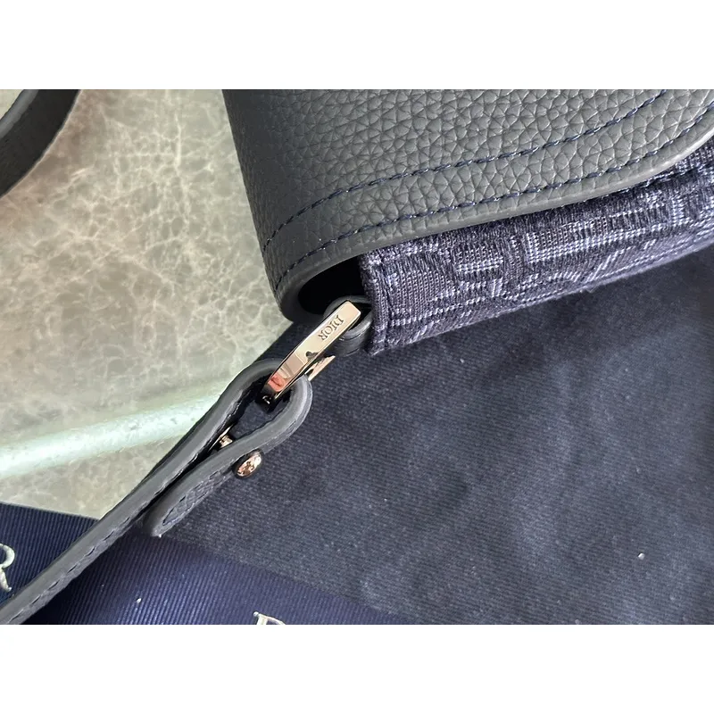 D-ior Blue Denim Oblique Pattern Crossbody Bag With Leather Accents size:19×13×4cm #A54113 D-ior Blue Denim Oblique Pattern Crossbody Bag With Leather Accents size:19×13×4cm #A54113