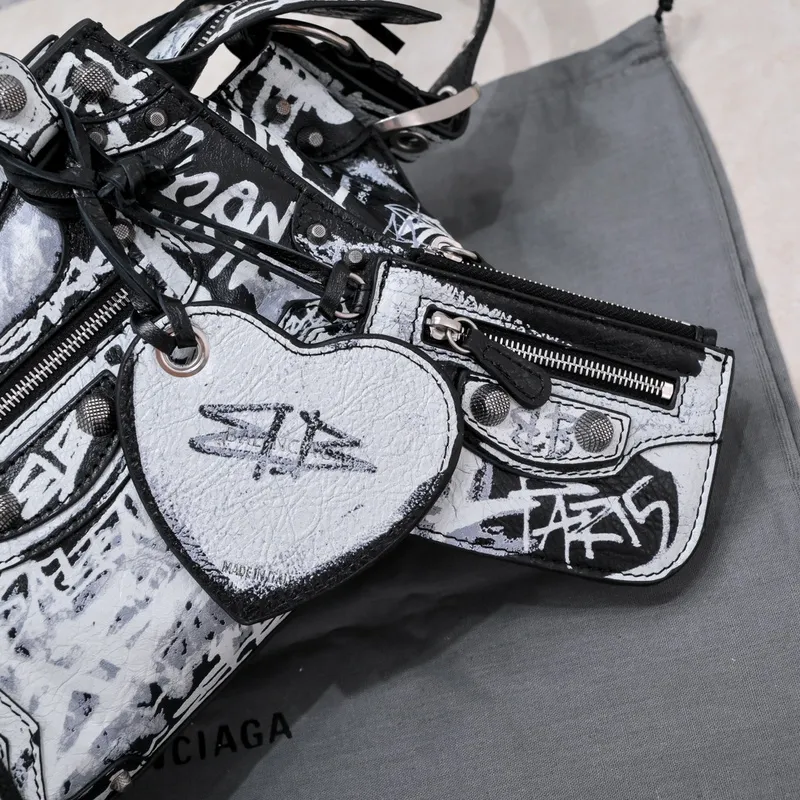Good Quality Balenciaga Designer Bag - Edgy Graffiti Style #A46203 Good Quality Balenciaga Designer Bag - Edgy Graffiti Style #A46203