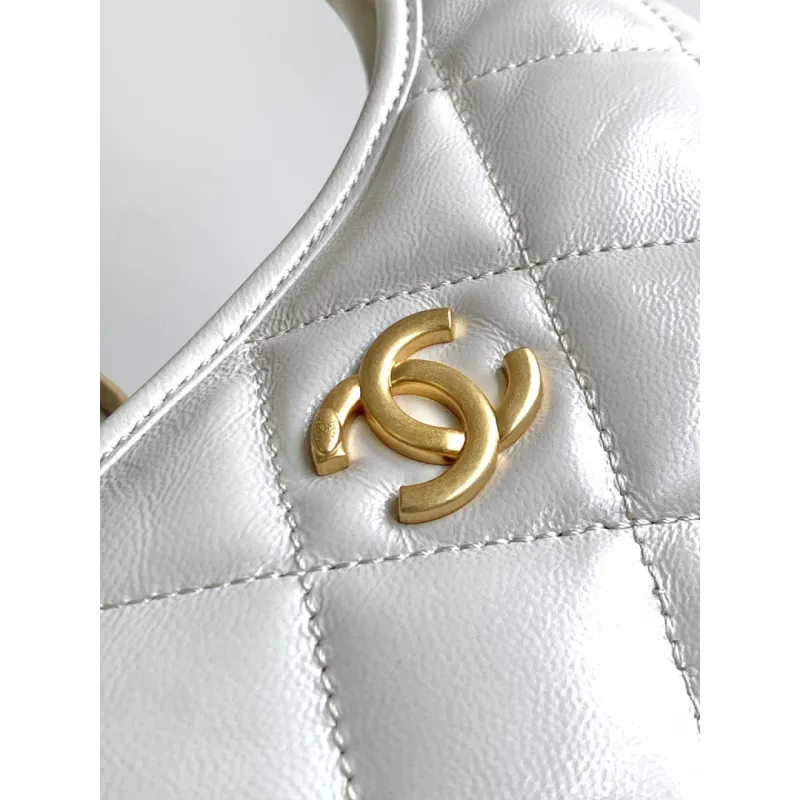 Chanel 4922 Quilted Mini Hobo Bag in Crinkled Lambskin Size 22.5x19.5x8.5CM #A62916