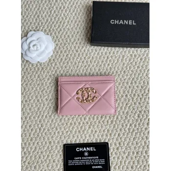 Chanel card holder with chain detail. #A45548 Chanel card holder with chain detail. #A45548