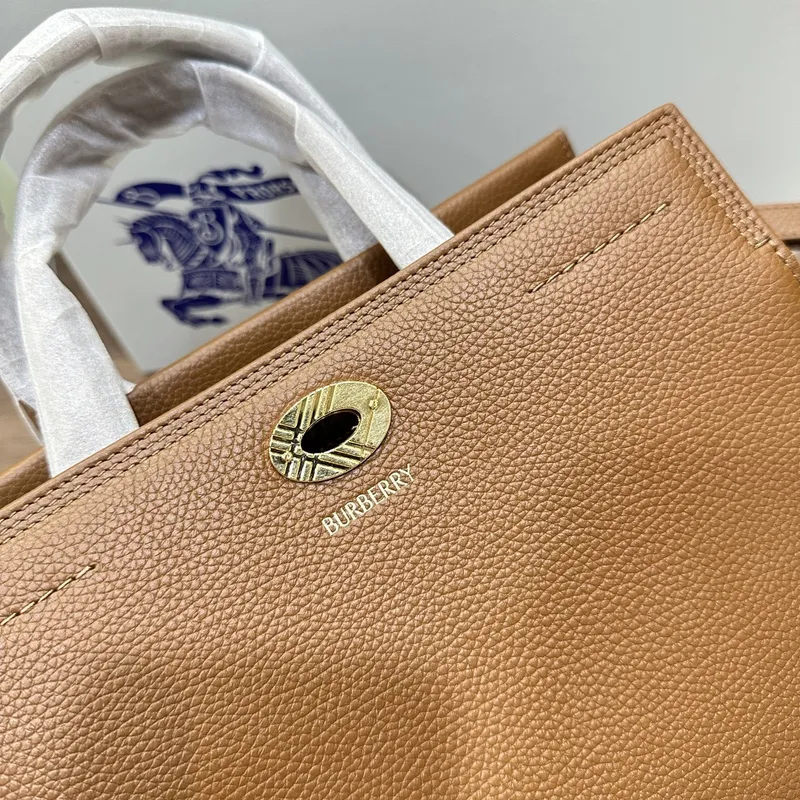 Burberry Timeless White Leather Handbag with Gold - Accented Lock and Dual Handles size:24×3×9cm #A54100