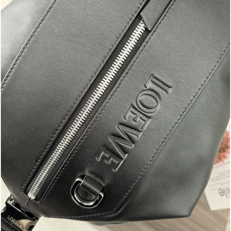 Loewe Black Leather Backpack With Distinctive Zipper And Branding For Modern Urban Style #A50064