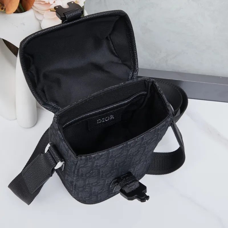 Vertical flip messenger bag for Man #A56192
