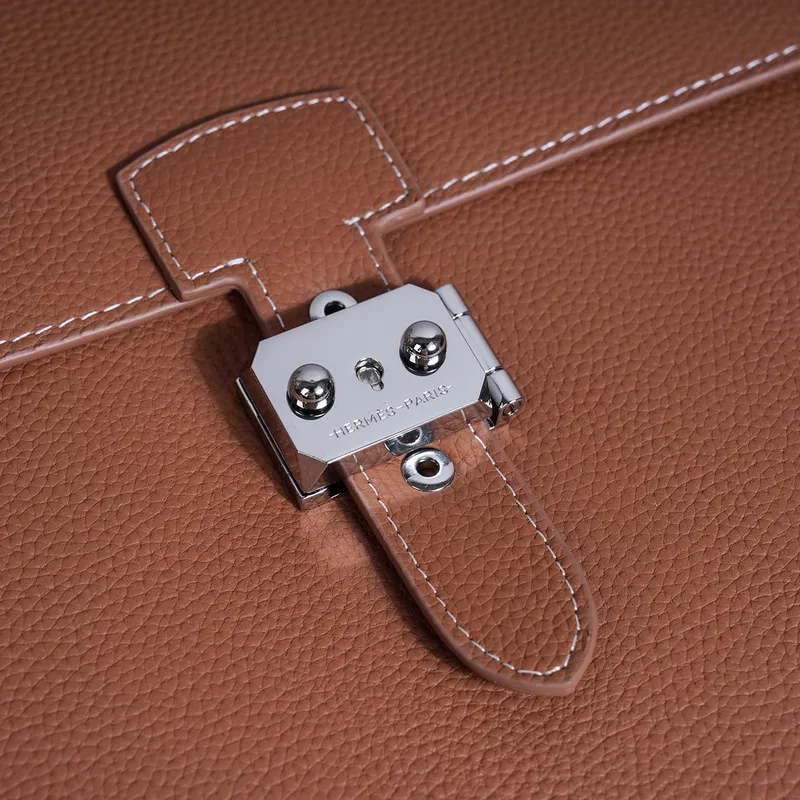 Hermes Leather Briefcase Collection: Timeless Design for the Discerning Professional size:39×29×6cm #A53668