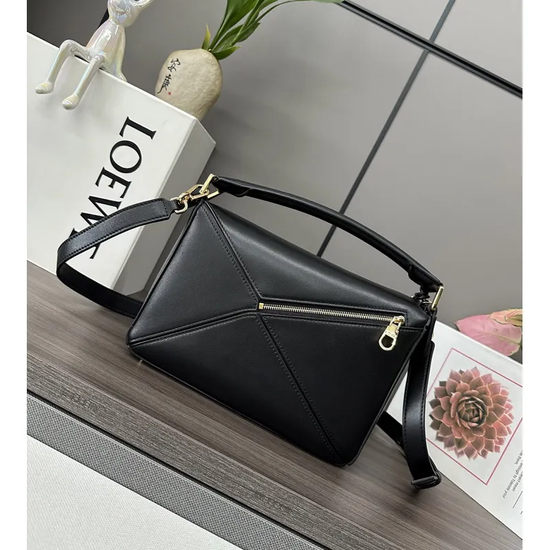 Loewe Black Leather Puzzle Bag With Geometric Design And Adjustable Strap For Modern Chic #A50043