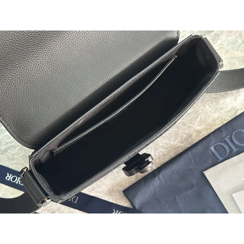 Black D-ior Messenger Bag With Embossed Patterns For Fashion Forward Looks size:23×18×6cm #A54116