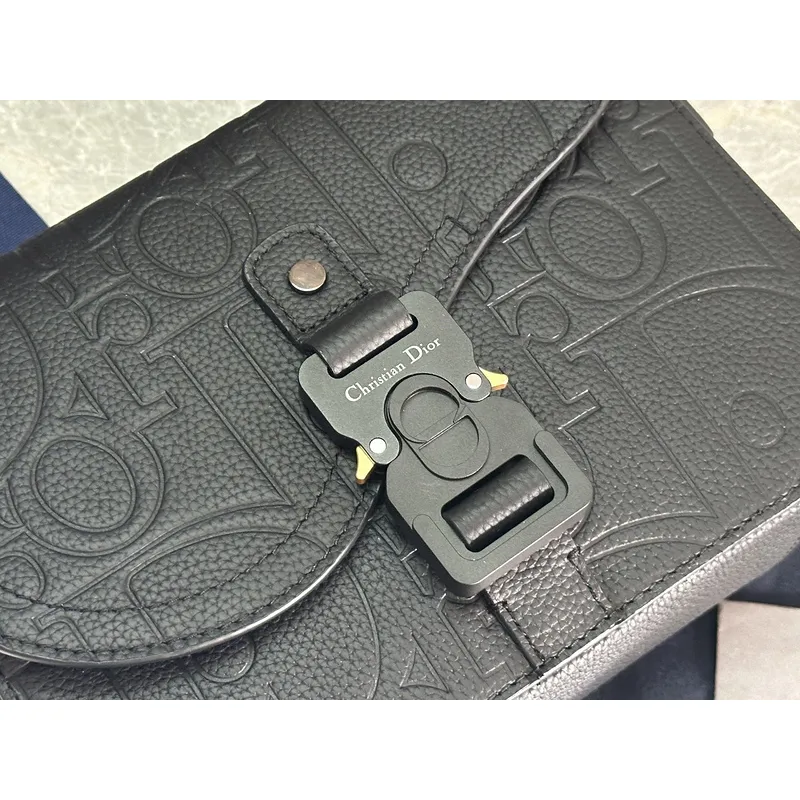 Black D-ior Messenger Bag With Embossed Patterns For Fashion Forward Looks size:23×18×6cm #A54116