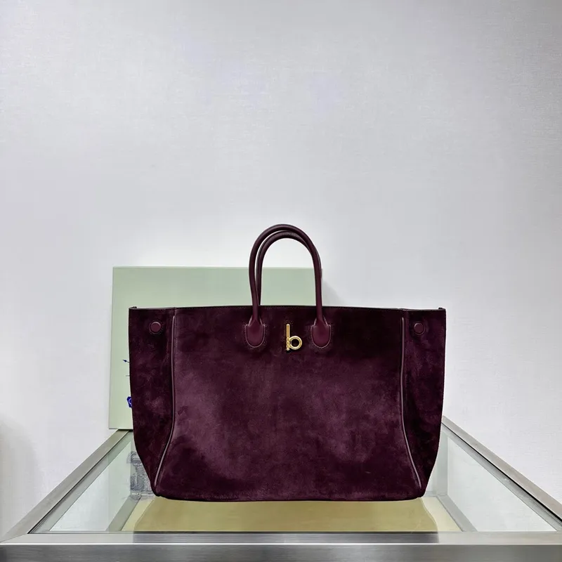 Burberry Handbags in Diverse Textures and Colors for Sophisticated Style size:30×13×24cm #A53907 Burberry Handbags in Diverse Textures and Colors for Sophisticated Style size:30×13×24cm #A53907