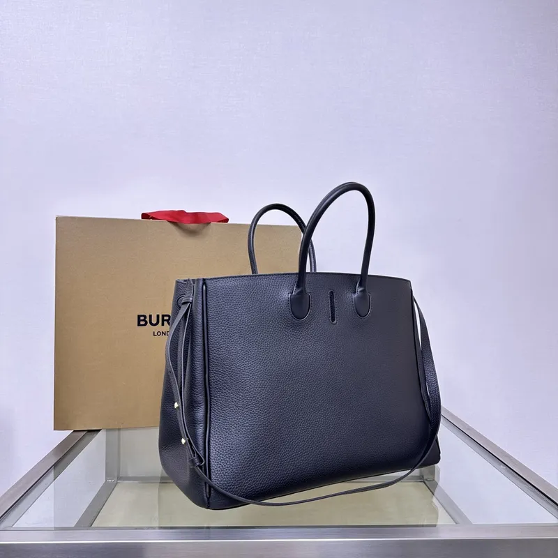 Burberry Handbags in Diverse Textures and Colors for Sophisticated Style size:30×13×24cm #A53907 Burberry Handbags in Diverse Textures and Colors for Sophisticated Style size:30×13×24cm #A53907