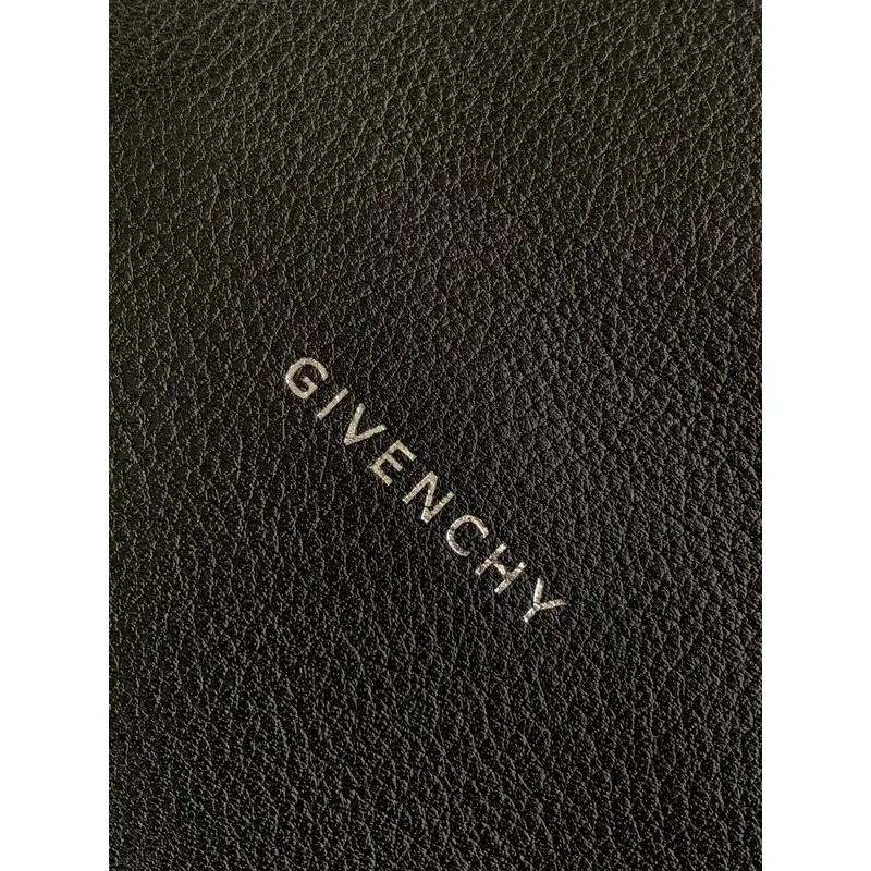 Givenchy Black Leather Shoulder Bags With Distinctive Metal Accents For Fashionistas #A52343