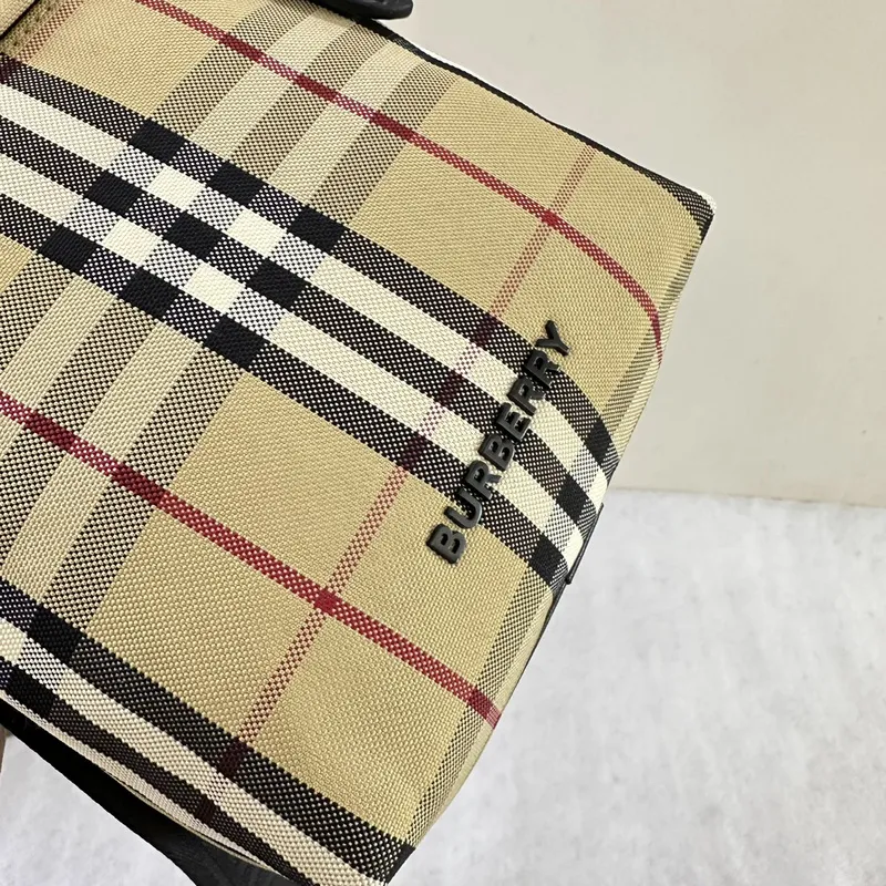 Burberry Vintage Check Crossbody Bag With Adjustable Strap For Classic Style size:16×4×20cm #A54099