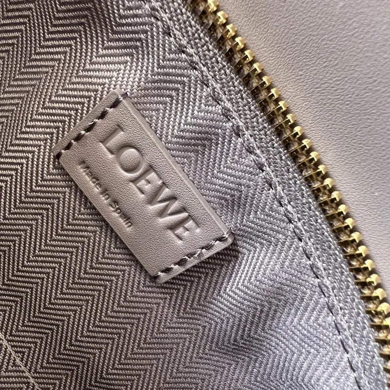 Loewe Puzzle Bag In Soft Lavender Leather With Branded Strap And Geometric Design #A50220