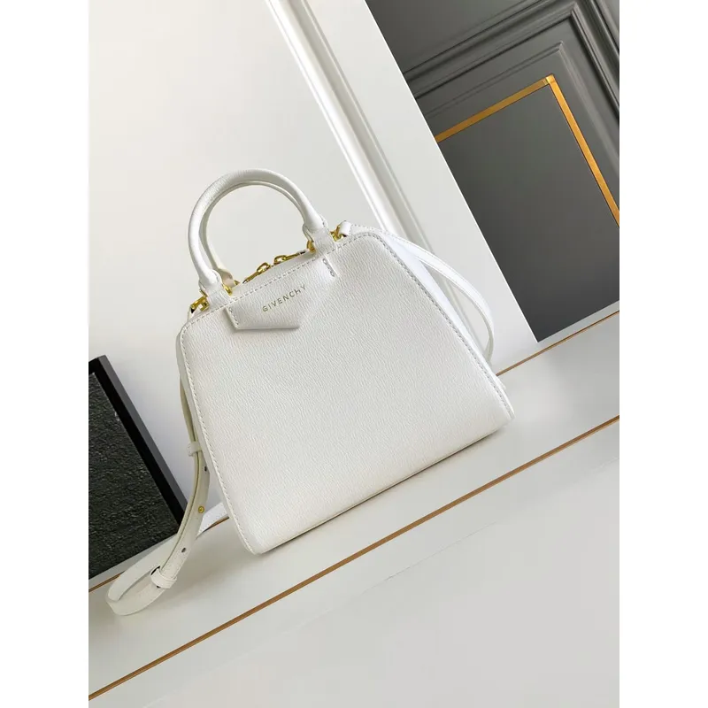 Elegant Givenchy Handbag Collection Showcasing Timeless Designs and Premium Craftsmanship #A52342