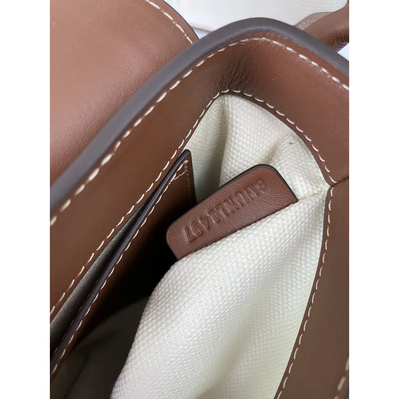 Burberry Crossbody Bag Logo Embroidered Strap &amp Leather A Nod to Heritage size:25×8×18cm #A54201