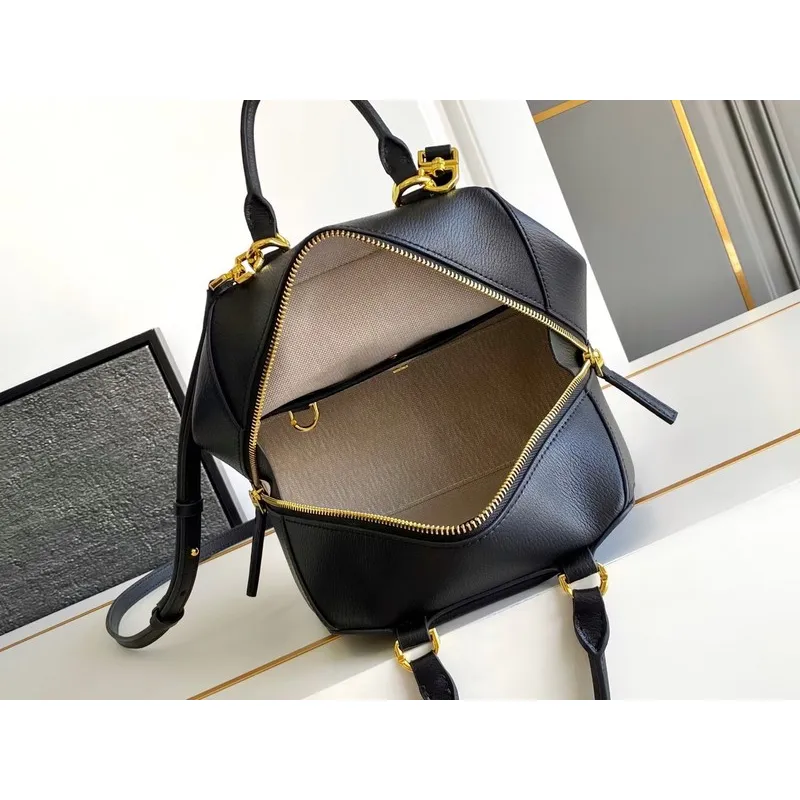 Elegant Givenchy Handbag Collection Showcasing Timeless Designs and Premium Craftsmanship #A52342