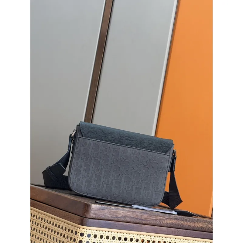 D-ior Saddle Messenger Bag – Anthracite Gray Oblique Jacquard & Grained Calfskin with Signature Aluminum Buckle #A59163