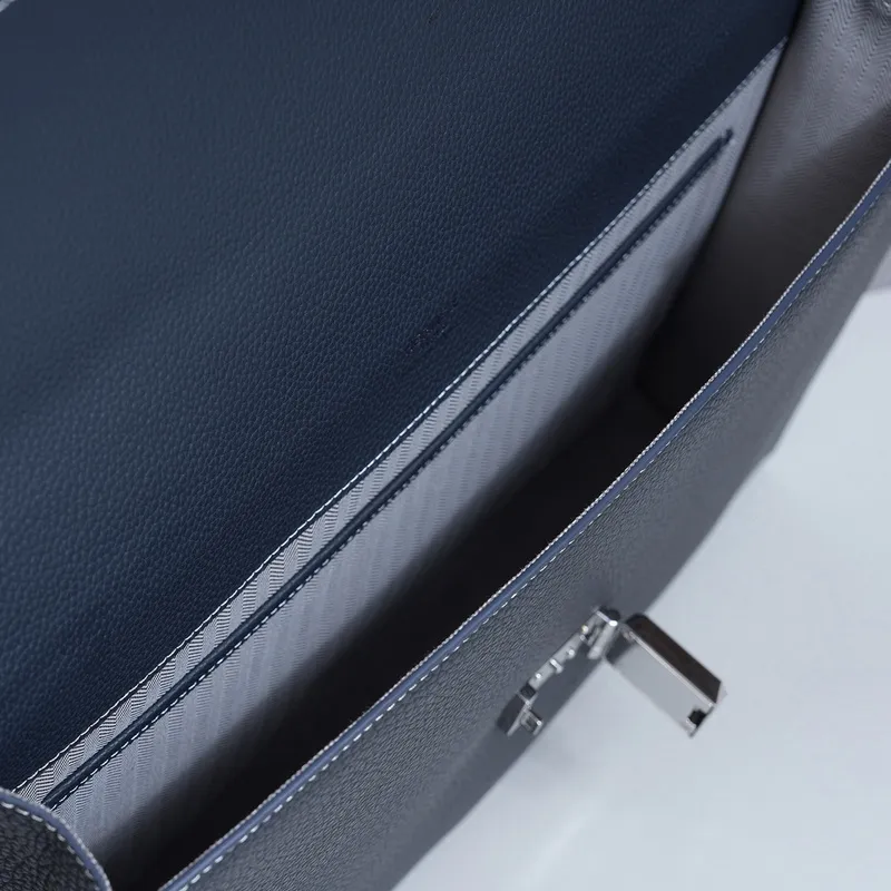 Hermes Leather Briefcase Collection: Timeless Design for the Discerning Professional size:39×29×6cm #A53668