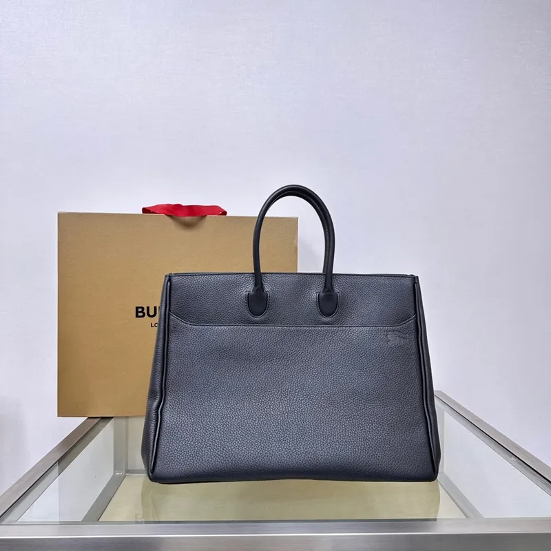 Burberry Handbags in Diverse Textures and Colors for Sophisticated Style size:30×13×24cm #A53907 Burberry Handbags in Diverse Textures and Colors for Sophisticated Style size:30×13×24cm #A53907