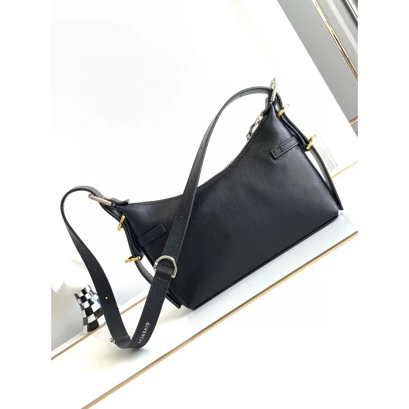 Givenchy Black Leather Shoulder Bags With Distinctive Metal Accents For Fashionistas #A52343