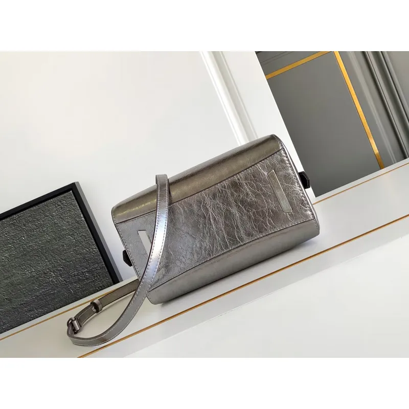 Elegant Givenchy Handbag Collection Showcasing Timeless Designs and Premium Craftsmanship #A52342