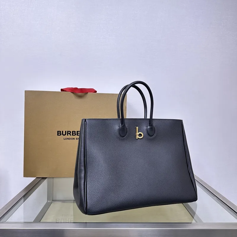 Burberry Handbags in Diverse Textures and Colors for Sophisticated Style size:30×13×24cm #A53907 Burberry Handbags in Diverse Textures and Colors for Sophisticated Style size:30×13×24cm #A53907