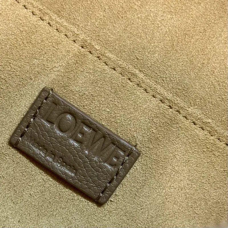 LOEWE Blue Leather Crossbody Bag With Minimalist Design And Adjustable Strap size:23×18×9cm #A54073