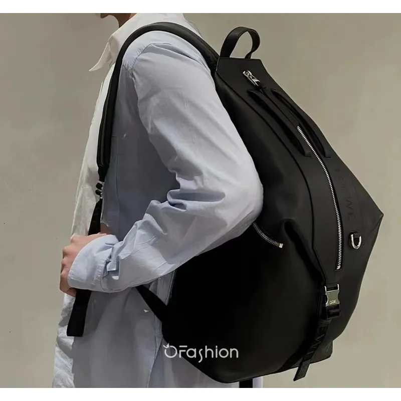 Loewe Black Leather Backpack With Distinctive Zipper And Branding For Modern Urban Style #A50064