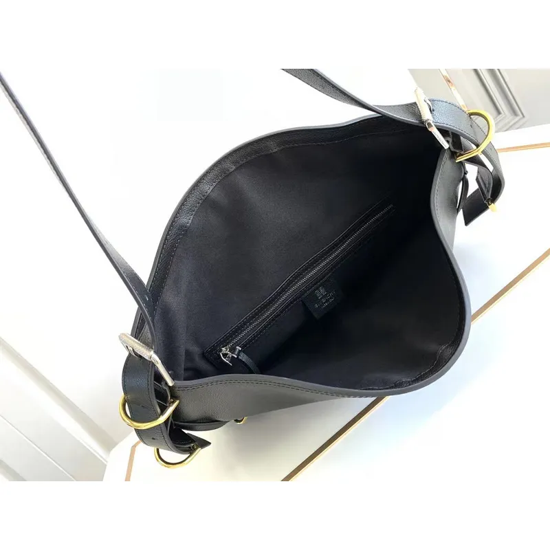 Givenchy Black Leather Shoulder Bags With Distinctive Metal Accents For Fashionistas #A52343