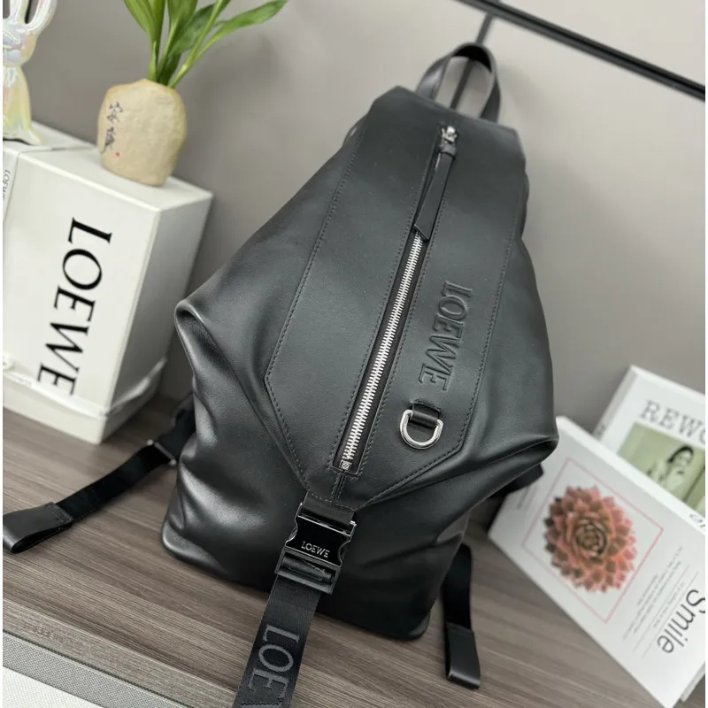 Loewe Black Leather Backpack With Distinctive Zipper And Branding For Modern Urban Style #A50064