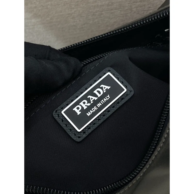 Prada Nylon Crossbody Bag: Iconic Design for Everyday Versatility size:28×17.5×10cm #A53543