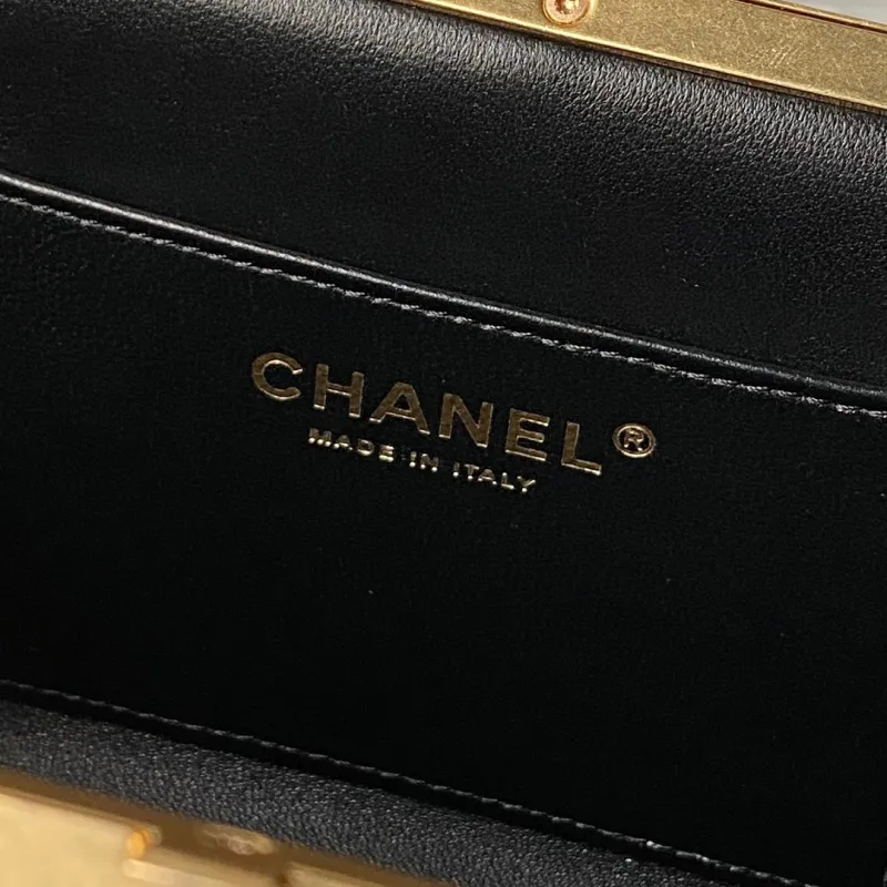 Chanel AS5912 Lambskin Pearl Trim Evening Bag 10×20×7cm #A64997 Chanel AS5912 Lambskin Pearl Trim Evening Bag 10×20×7cm #A64997