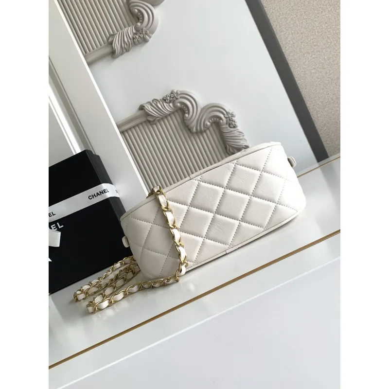 Chanel Quilted Handbag With Gold Chain And CC Logo A Timeless Fashion Piece size:11×20×8cm #A54380