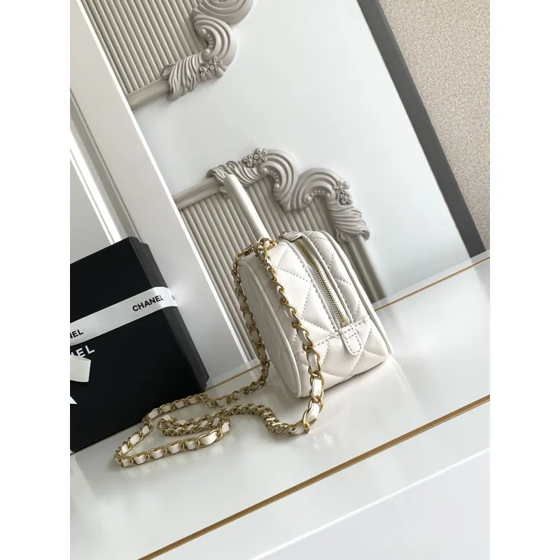 Chanel Quilted Handbag With Gold Chain And CC Logo A Timeless Fashion Piece size:11×20×8cm #A54380