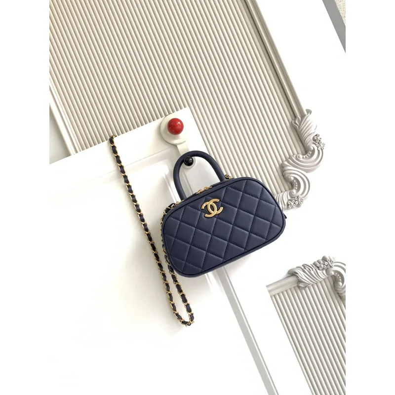 Chanel Quilted Handbag With Gold Chain And CC Logo A Timeless Fashion Piece size:11×20×8cm #A54380