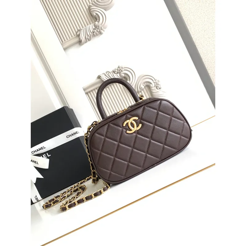 Chanel Quilted Handbag With Gold Chain And CC Logo A Timeless Fashion Piece size:11×20×8cm #A54380