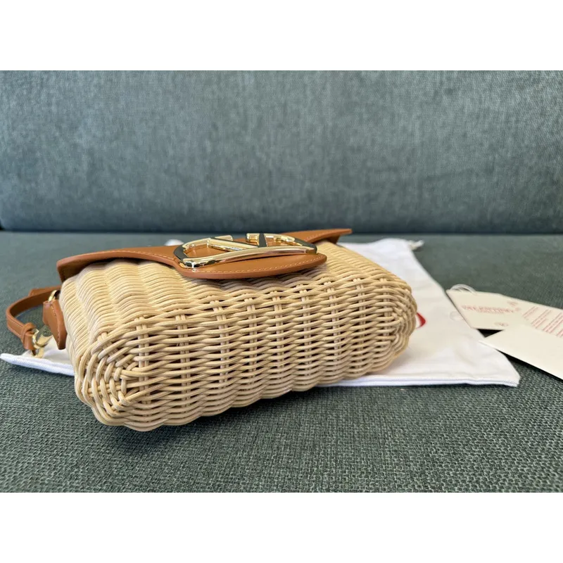 valentino Garavani VLogo Signature Wicker - Leather Crossbody Bags in Assorted Colors size:21×10×6cm #A53898 valentino Garavani VLogo Signature Wicker - Leather Crossbody Bags in Assorted Colors size:21×10×6cm #A53898