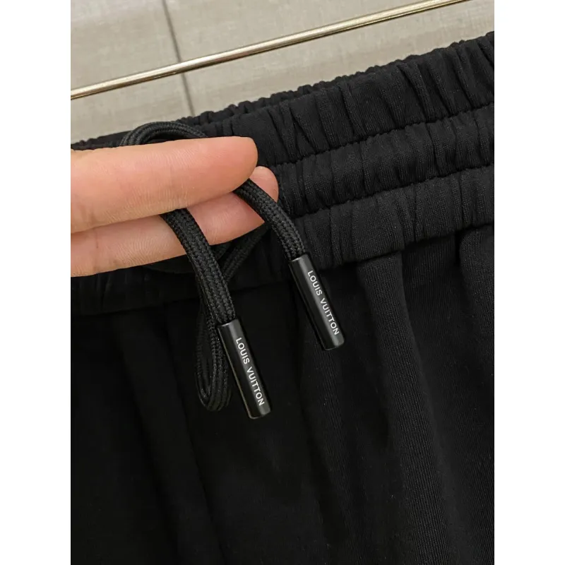 Louis Vuitton Pants for Louis Vuitton Short Pants for men #A64536