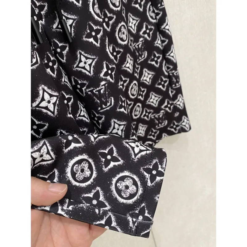 Louis Vuitton Pants for Louis Vuitton Short Pants for men #A64554