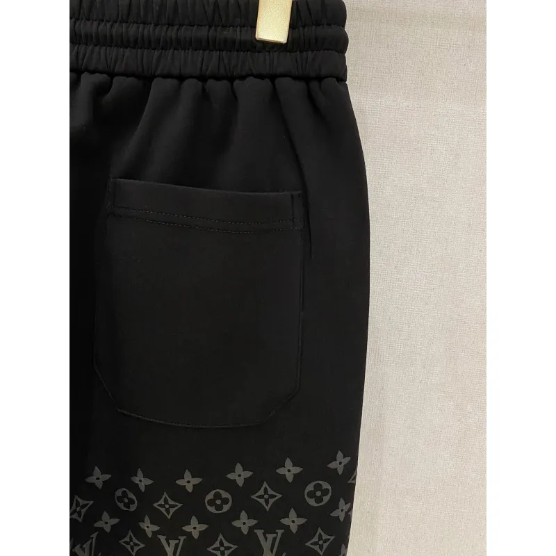 Louis Vuitton Pants for Louis Vuitton Short Pants for men #A64536