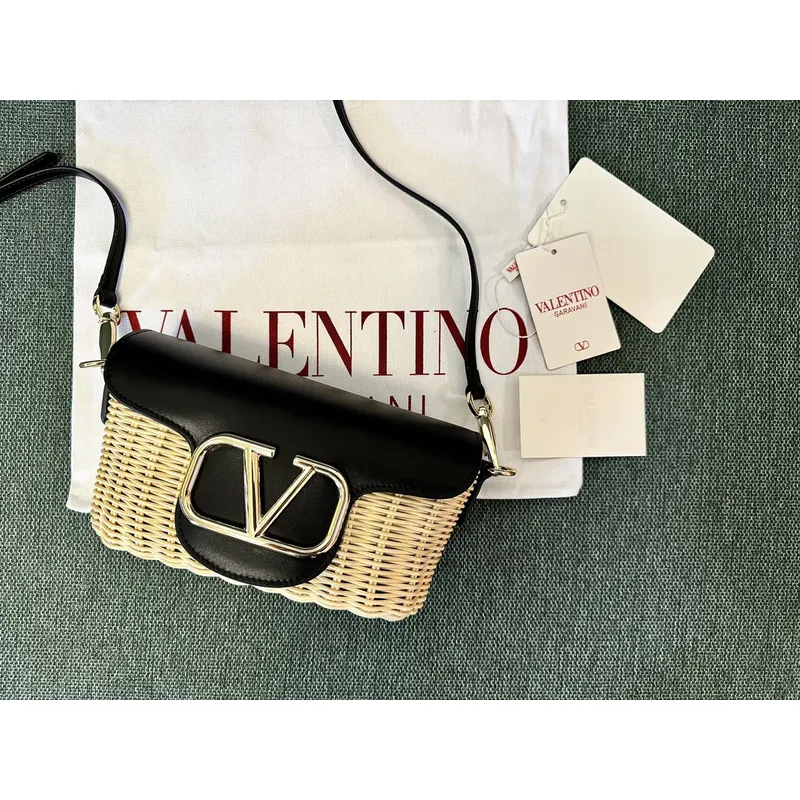 valentino Garavani VLogo Signature Wicker - Leather Crossbody Bags in Assorted Colors size:21×10×6cm #A53898 valentino Garavani VLogo Signature Wicker - Leather Crossbody Bags in Assorted Colors size:21×10×6cm #A53898