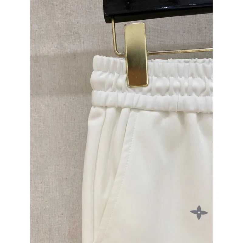 Louis Vuitton Pants for Louis Vuitton Short Pants for men #A64559