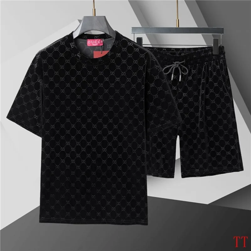 Gucci Tracksuits for Gucci short tracksuits for men #A65806