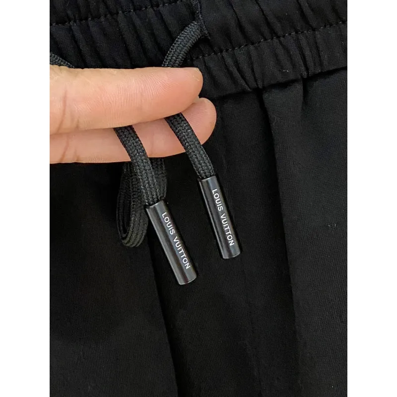 Louis Vuitton Pants for Louis Vuitton Short Pants for men #A64556