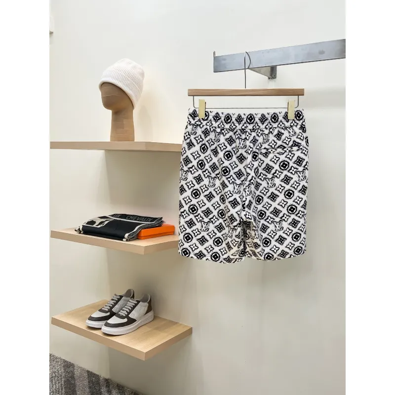 Louis Vuitton Pants for Louis Vuitton Short Pants for men #A64557