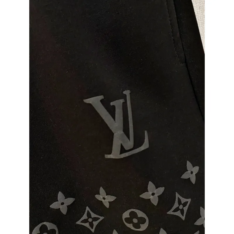 Louis Vuitton Pants for Louis Vuitton Short Pants for men #A64536