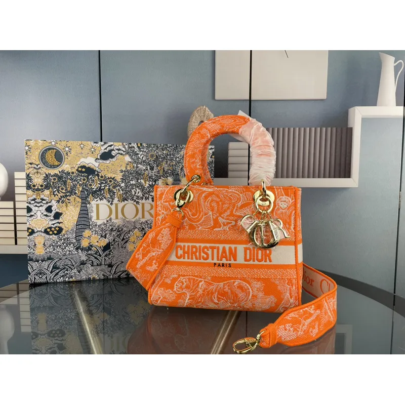 D-ior Lady D - Lite Bag With Vibrant Pink And Artistic Embellishments size:24×20×11cm #A53709 D-ior Lady D - Lite Bag With Vibrant Pink And Artistic Embellishments size:24×20×11cm #A53709