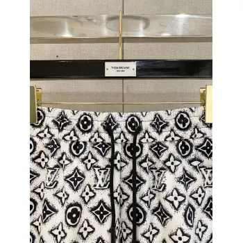 Louis Vuitton Pants for Louis Vuitton Short Pants for men #A64557